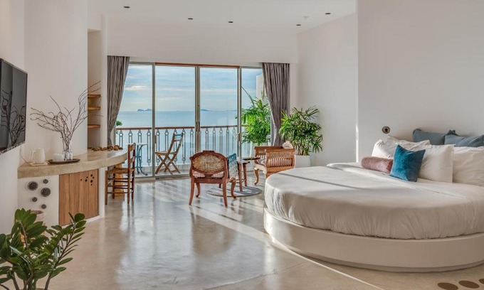 Moo 5 Resort | Ampersand Resort