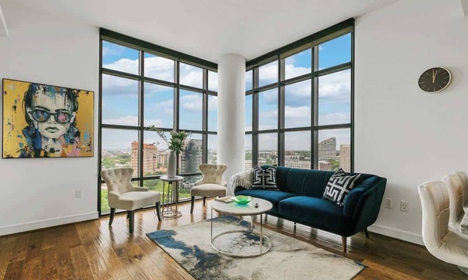 Uptown Apartment | Amyfinehouse| Modern 2BR Apt |Pool+Views+Parking