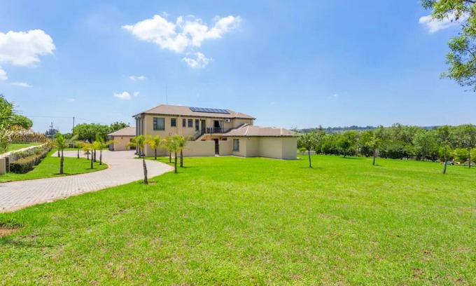 Greater Johannesburg Metropolitan Area Villa | An amazing serene luxury villa in the hussle and buzzle of Gauteng.