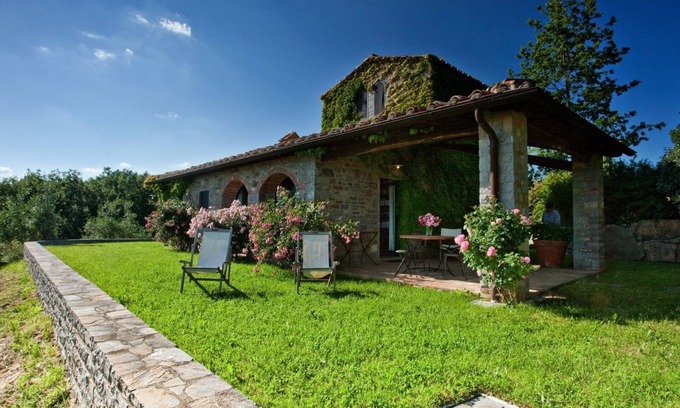 Montegrossi Villa | An enchanting small villa, perfect for two, with an unparalleled view.