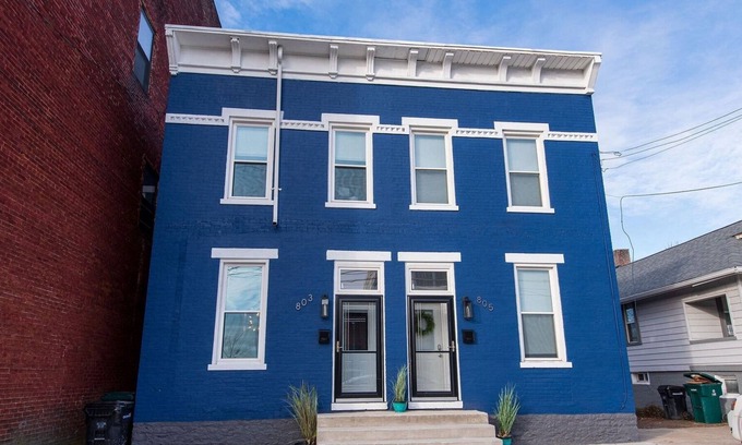 East Price Hill House | An Entire Historic Building in Cincy! 2 Townhomes Sleep 10 Total, Downtown 5 Min