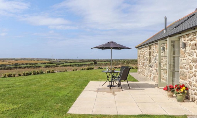 Crows-an-wra House | An Gwel