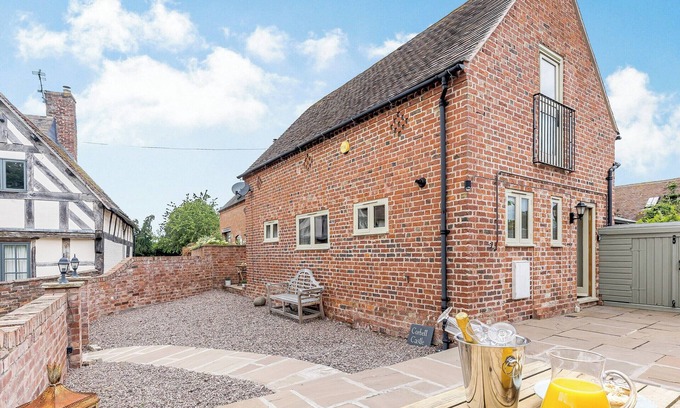 Pontesbury Cottage | An idyllic converted barn in the village of Arscott, Pontesbury.
