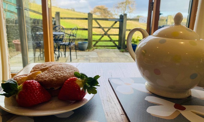 Litton Cottage | An idyllic cottage with stunning views. For those wanting rest and relaxation.