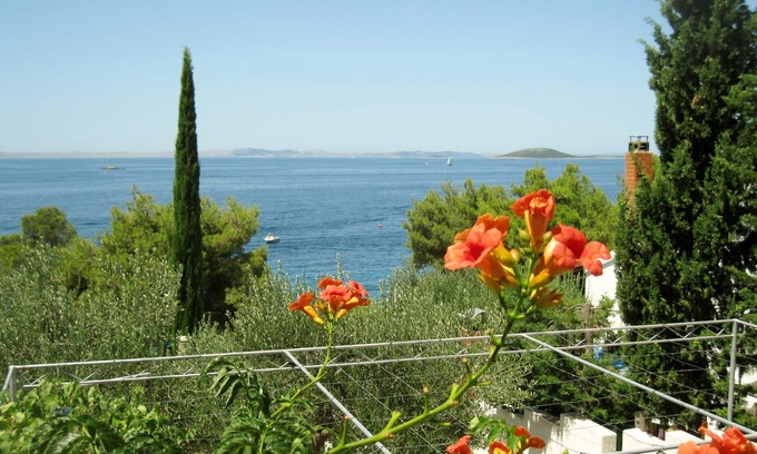 Susica Condo | An upscale vacation apartment with unbeatable views, right on the beach