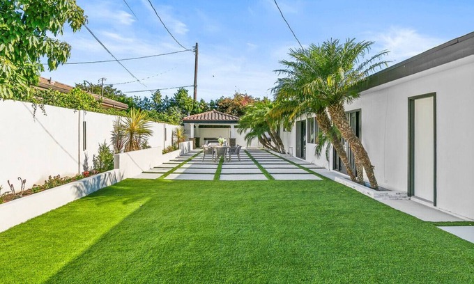 Southwest Anaheim House | AN12-ST1- Modern Home w/ hot tub