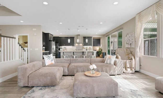 Southwest Anaheim House | AN18 - LuxuryHome w/Theater/Gameroom/Jacuzzi