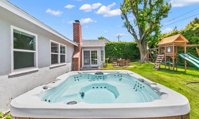 Southwest Anaheim House | AN6-Anaheim Home w/ Playground & Jacuzzi