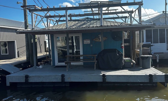 Venice Boat Rental | Ana's Houseboat Located In Venice Marina SLEEPS 10