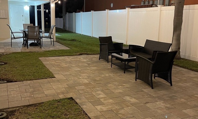 Clearwater Beach Apartment | Anchors UP #1; WALK to Beach/Bars/Dining