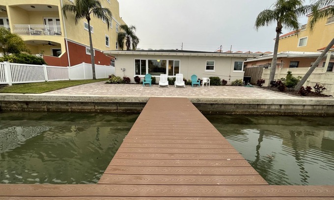 Clearwater Beach Apartment | Anchors UP #3; WALK to Beach/Bars/Dining