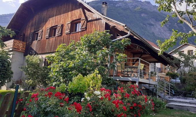 Ugine House | Ancienne Ferme Rénovée, à Proximité du Lac D'annecy et au Pied des Montagnes
