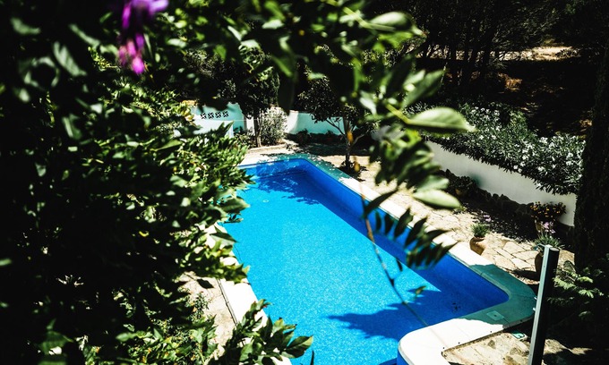 Cabo Roche Villa | Andalusian Jewel, near beach & forest, mature spacious gardens, pool, Wifi