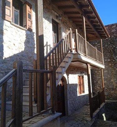 Trikolonoi Villa | Andromahi Stone House