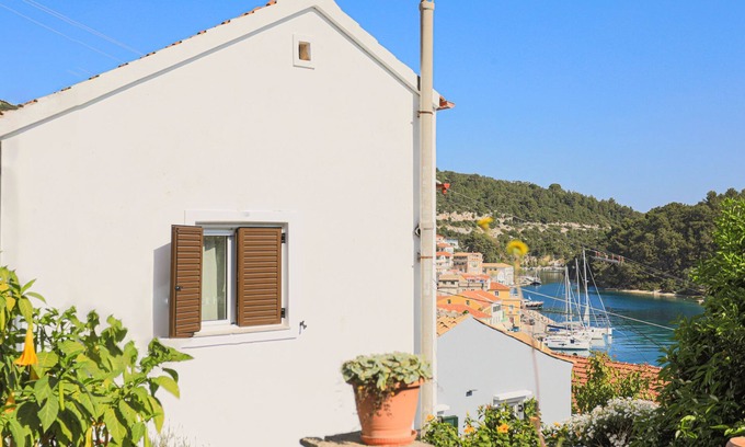 Gaios Apartment | Andromaxi Apt: Idyllic Stay in Gaios, Paxos - Sea Views & WiFi