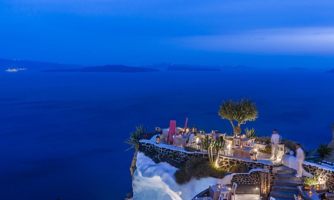 Oia Hotel | Andronis Luxury Suites