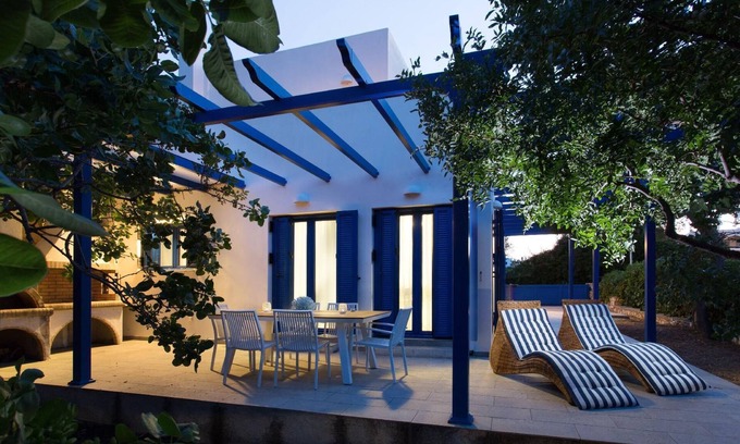 Aegina House | Aneli Luxury Villas, Villa Aegina . 8 guests . 3 bedrooms