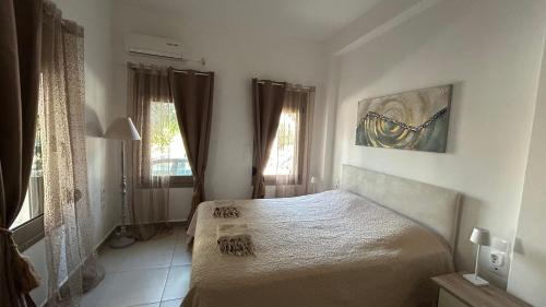 Myrtos Apartment | Anesis with yard
