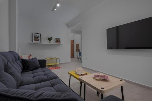 Thessaloniki City Centre Apartment | Angel's Urban Up-ART-ment