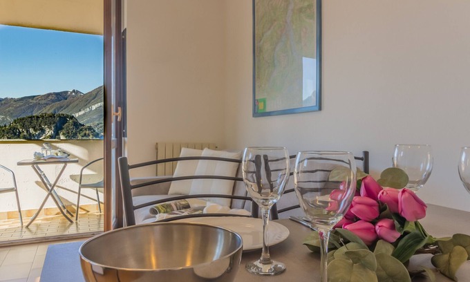 Fiumelatte Apartment | Angolo con Vista Varenna