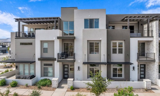 St. George Apartment | Anna Cabana (by Ember Stays) in Desert Color