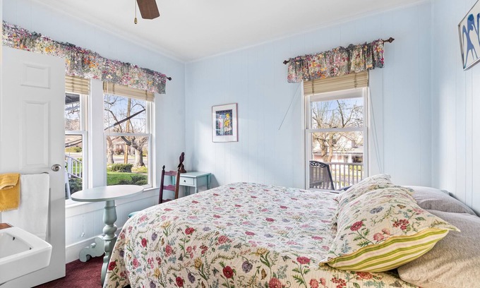 Ashland Apartment | Anne Hathaway, 8 bedrooms, 9 bathrooms, a commercial kitchen and dining room.
