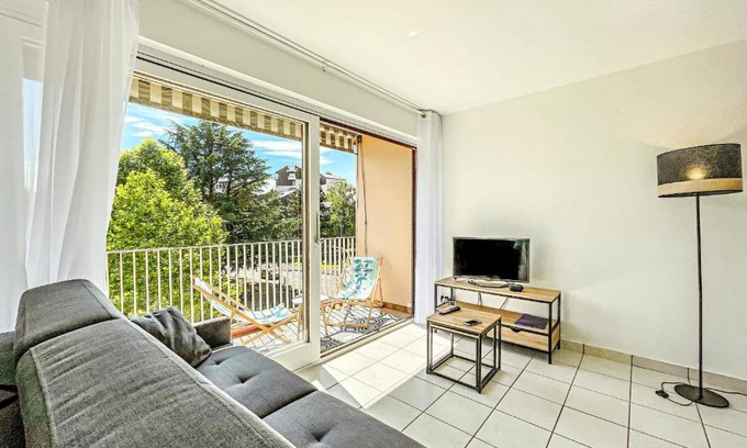 Novel Apartment | Annecy 1 bedroom Apt With Balcony