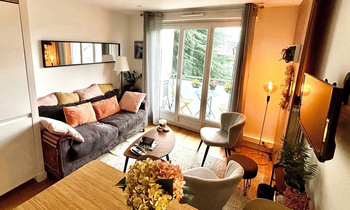 Annecy Apartment | Annecy Center, modern 2-room apartment with all modern comforts and parking