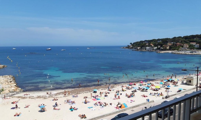 Cap-d'Antibes Apartment | Antibes: A nest perched on the sea!