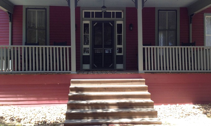 New Ulm House | Antique 1890 Farm House - New Ulm - great for Antique Week, The Vine, or Getaway