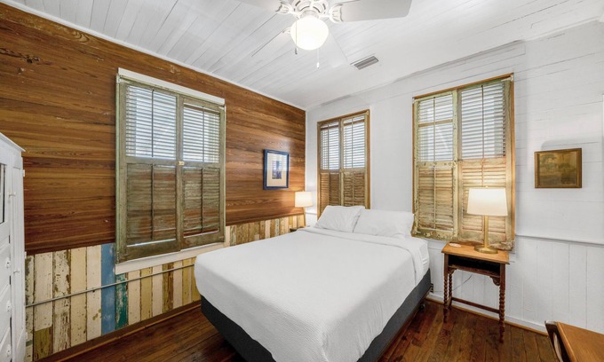 Historic Downtown Apalachicola Apartment | Apalachicola River View, Cozy Queen Room