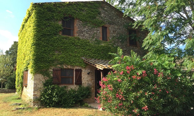 Amelia Apartment | Apartment in Farmhouse for Families with Pool