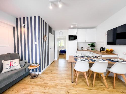 Poddabie Apartment | APARTAMENT 14B BLUE MARINE Poddąbie Basen Odkryty Brodziki Plac Zabaw