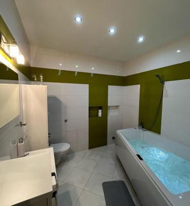 Ustrzyki Dolne Apartment | Apartament Bieszczady Darmowa Sauna Jacuzzi !