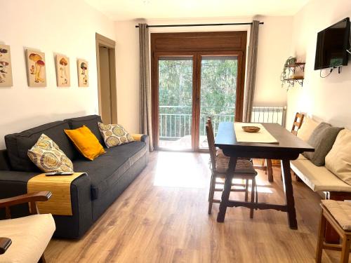 Esterri D'Aneu Apartment | Apartament familiar amb un balcó preciós al Pirineu by RURAL D'ÀNEU