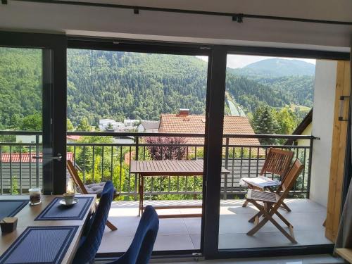 Meszna Apartment | Apartament Marmurowy w Szczyrku z widokiem na góry z dostępem do sauny i jacuzzi w weekendy , dwa miejsca parkingowe