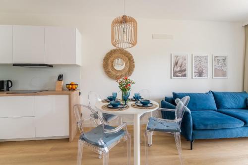 Sianozety Apartment | Apartament przy plaży 111 by Perłowa Przystań Rent