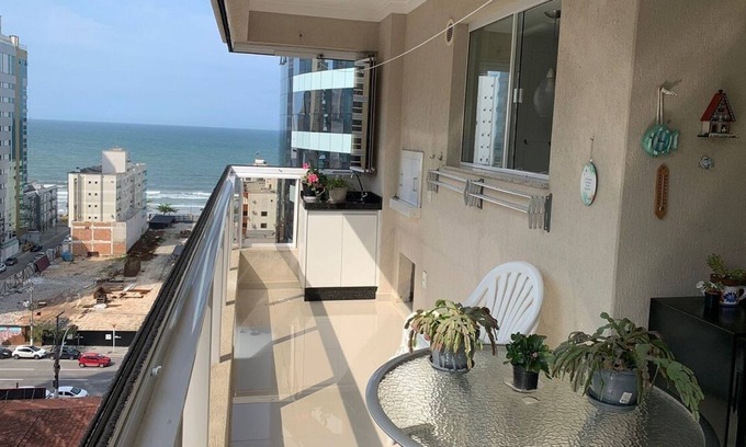 Castelo Branco Apartment | Apartamento 3 Suítes em Meia Praia - Itapema. 150m da Praia