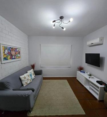 Jardim Sao Miguel Apartment | Apartamento no Guarujá Praia da Enseada para até 6 pessoas, com Ar Condicionado, a 350 metros - 5 minutos a pé