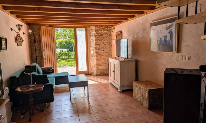 Alsasua Apartment | 'Apartamento P' with shared pool and garden, Wi-Fi and air conditioning