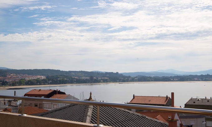 Boiro Apartment | APARTAMENTOS TERRAMAR nCon vistas al mar cerca de la playa en la ría de Arousa