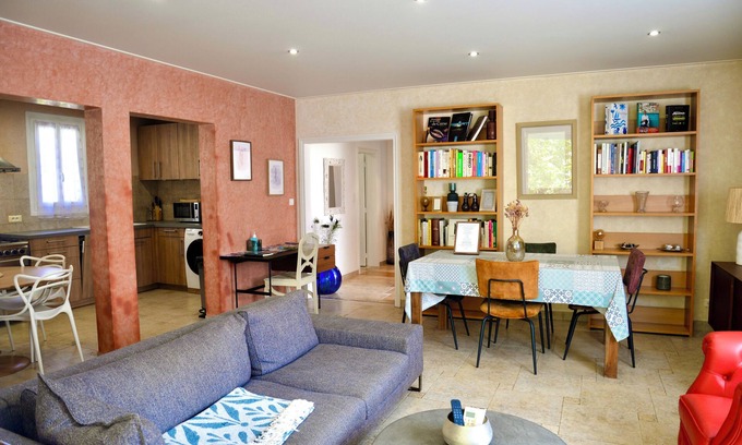 Saint-Florent Apartment | Apartement town Center, Rénové, 90m2 with balcony