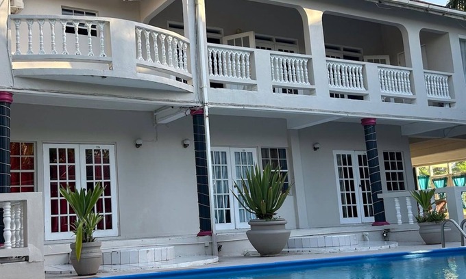 Rodney Bay Hotel | Aparthotel 5-minutes away from beach w/AC, Wi-Fi, & pool view in RodneyBay