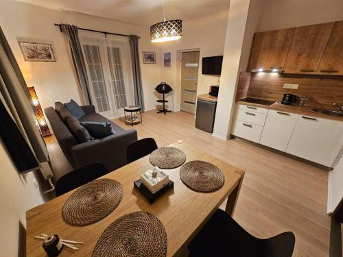 Mlade Buky Apartment | Apartmán Buky 2 s krytou terasou a grillem