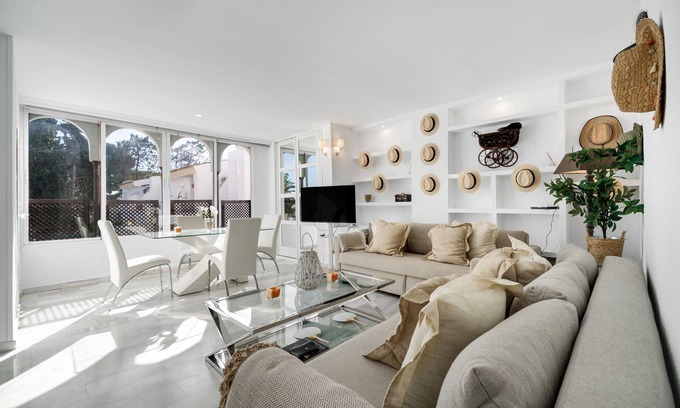 El Puerto de Santa Maria Apartment | Apartment 'Vistahermosa' with Shared Pool, Wi-Fi and Air Conditioning