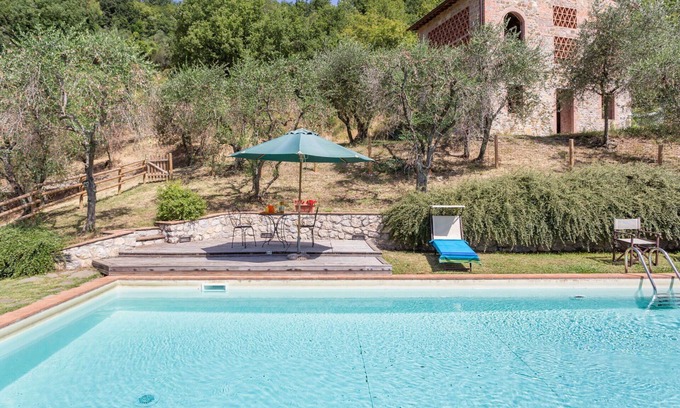 Lucca Villa | Apartment in villa with WIFI, pool, TV, patio, pets allowed, panoramic view, parking, close to Lucca