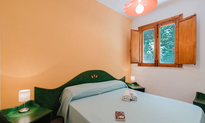 Castellammare del Golfo Apartment | Apartment 'Appartamento Con Vista Piscina 2' with Shared Pool, Wi-Fi and Air Conditioning