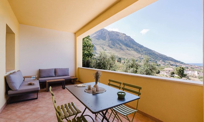 Castellammare del Golfo Apartment | Apartment 'Appartamento Superior Con Terrazza4' with Shared Pool, Wi-Fi and Air Conditioning