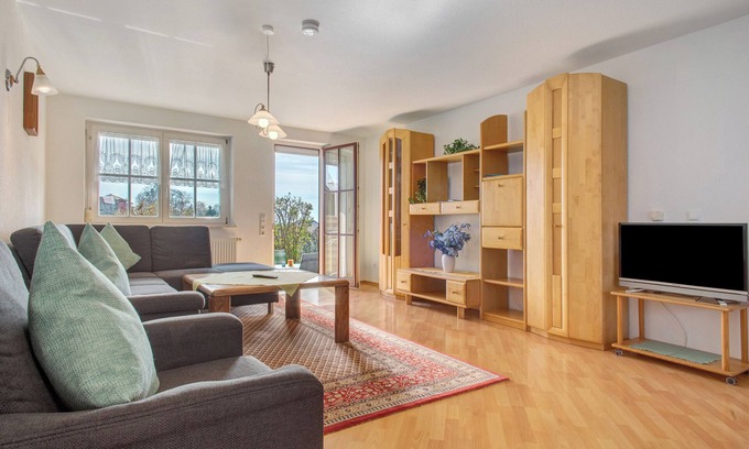Kressbronn Apartment | Apartment '1, 80 Qm' with Shared Garden, Balcony and Wi-Fi