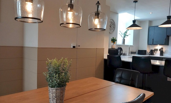 Bont Newydd Apartment | Apartment 1 Old Conservative Club in Historic Town | Pass the Keys